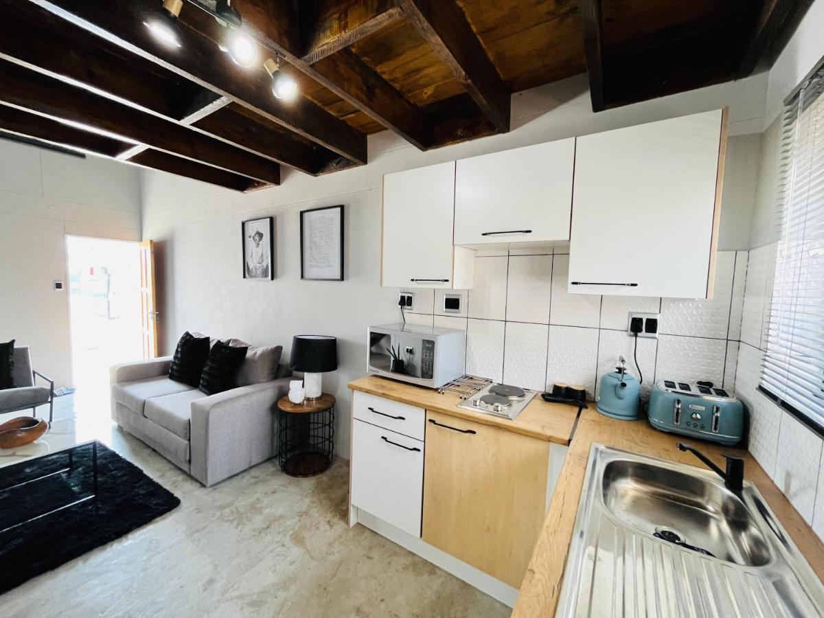 Kates Nest Guesthouse Oshakati Exterior photo